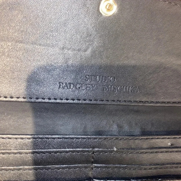 BADGLEY Mischka Studio Quilted Black Vegan Leather wallet - Picture 4 of 9